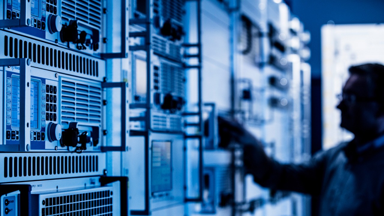 global service network ensures short response times.