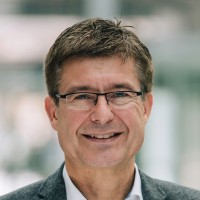 manfred reitmeier，广播电视和放大器系统副总裁